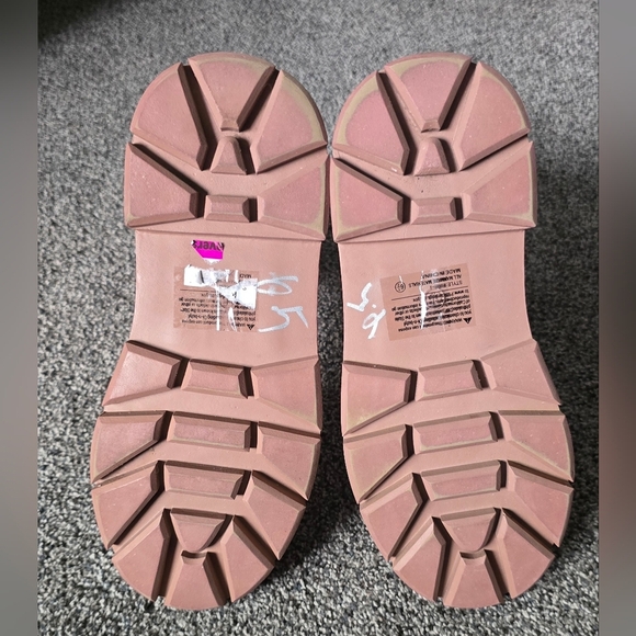 Forever 21 Unilady Boots Rubber Lug-Sole Chelsea Booties Tan Size 6.5 NWOB - Picture 8 of 9